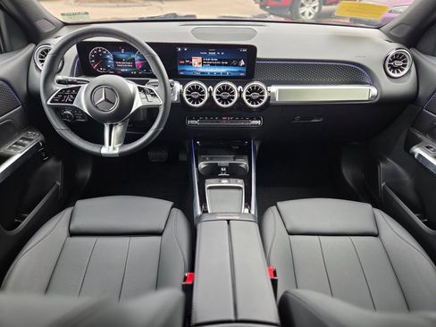 Used 2025 Mercedes-Benz GLB 250 4MATIC image 12
