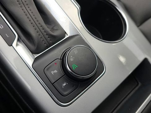 Used 2024 Chevrolet Blazer LT FWD image 30