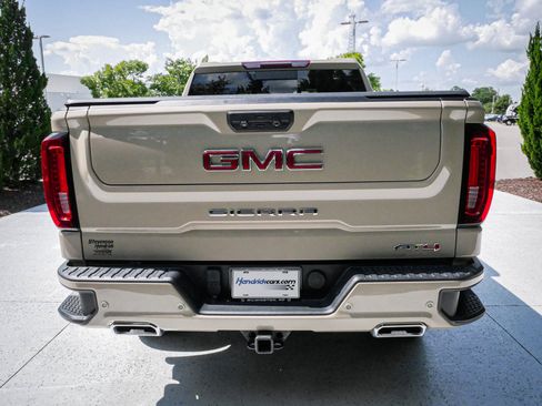 Used 2023 GMC Sierra 1500 AT4 w/ AT4 Premium Package AWD/4WD image 9