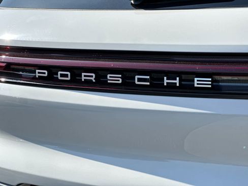 Used 2025 Porsche Cayenne image 32