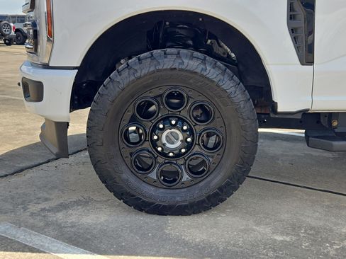 Used 2024 Ford F250 Lariat w/ Black Appearance Package AWD/4WD image 12