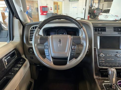 Used 2015 Lincoln Navigator 4WD image 16