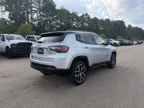 Certified 2025 Jeep Compass Limited w/ Elite Group AWD/4WD image 6