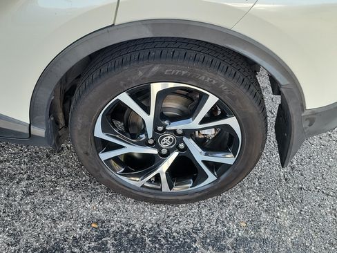 Used 2018 Toyota C-HR XLE FWD image 38