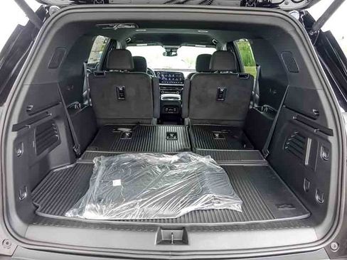 New 2026 Chevrolet Traverse LT w/ Midnight/Sport Edition AWD/4WD image 9