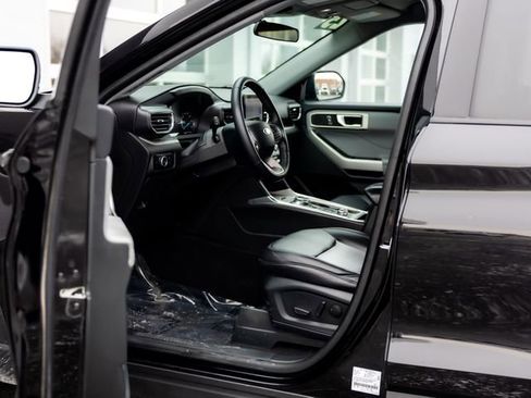 Used 2023 Ford Explorer XLT w/ Equipment Group 202A image 29