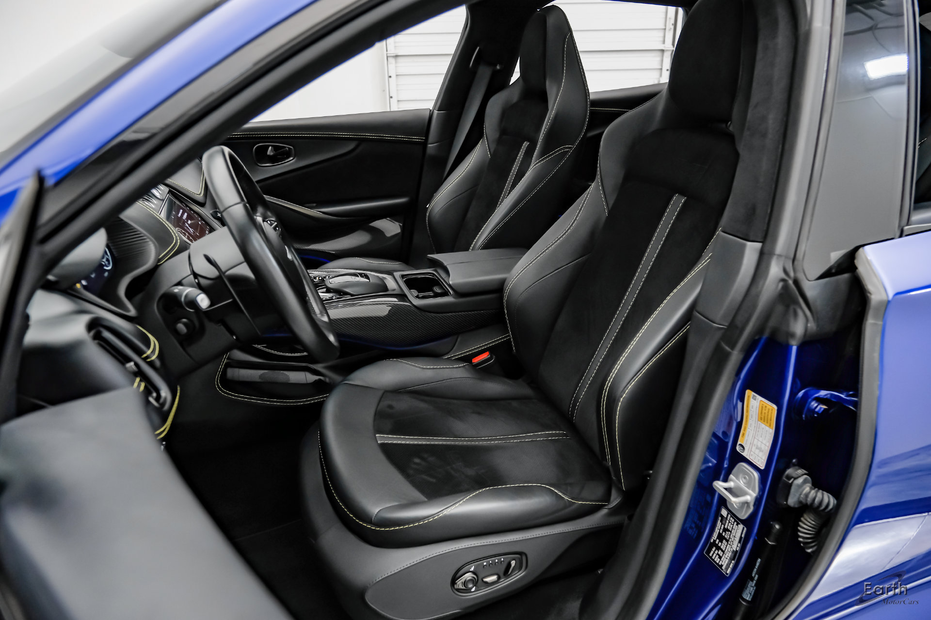 Used 2023 Aston Martin DBX AWD/4WD image 31