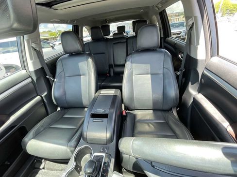 Used 2017 Toyota Highlander XLE FWD image 13