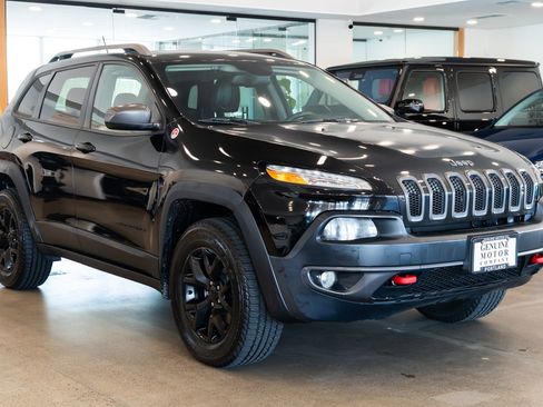 Used 2015 Jeep Cherokee Trailhawk w/ Comfort/Convenience Group image 3