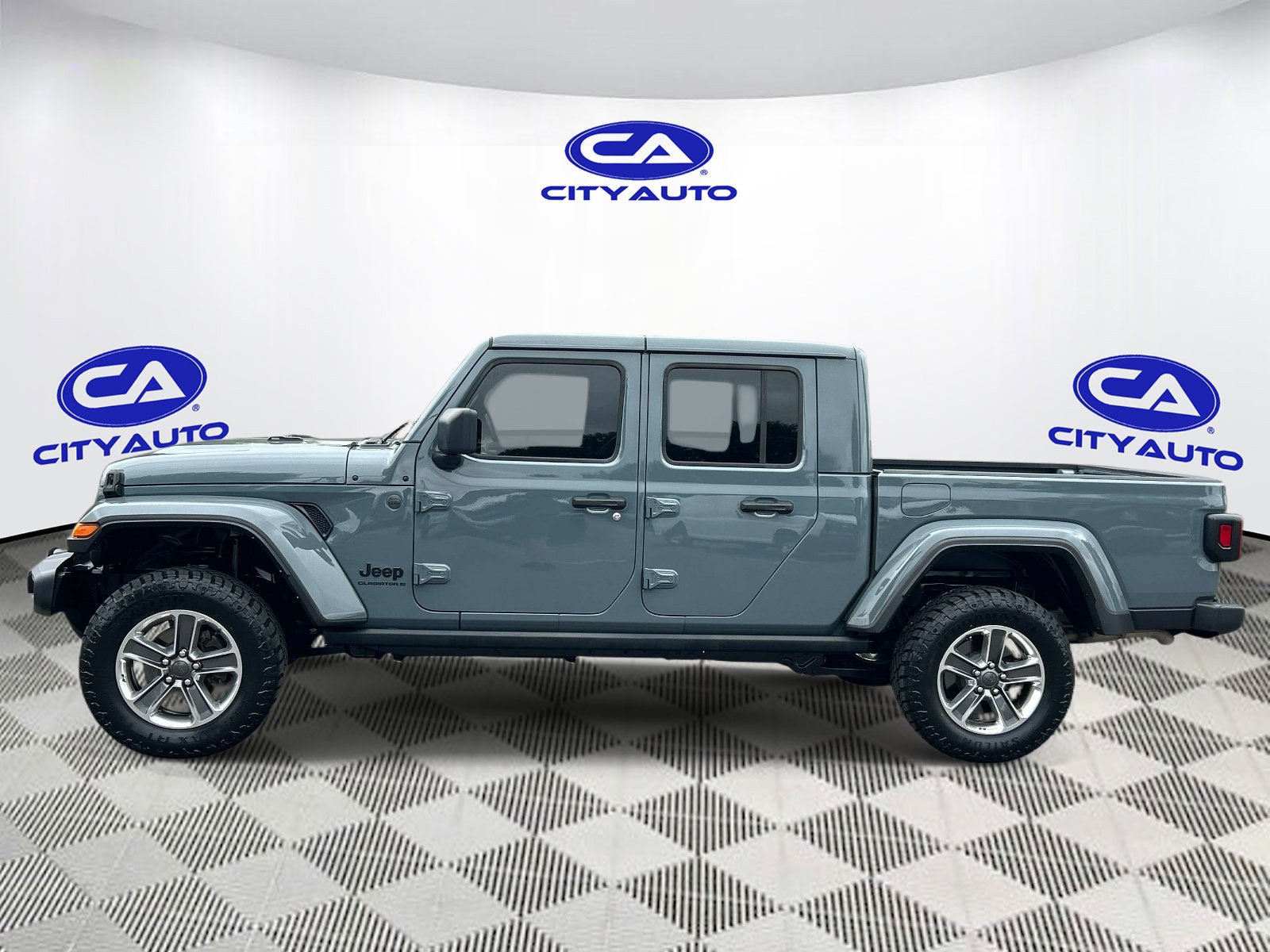 Used 2025 Jeep Gladiator Sport AWD/4WD image 7