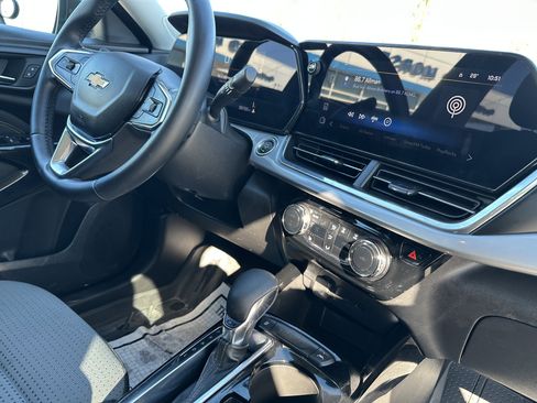 Used 2024 Chevrolet Trax LT w/ LT Convenience Package image 34
