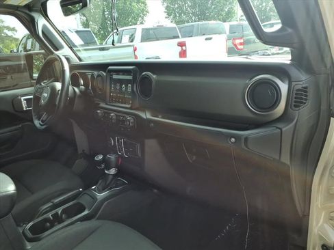 Used 2022 Jeep Gladiator Sport AWD/4WD image 16