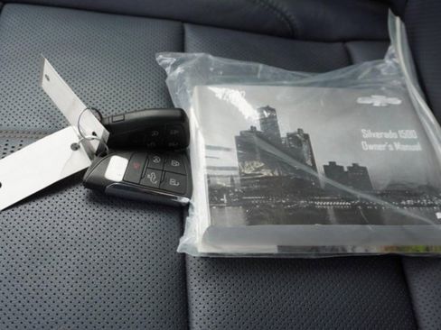 Used 2022 Chevrolet Silverado 1500 High Country w/ Technology Package image 41