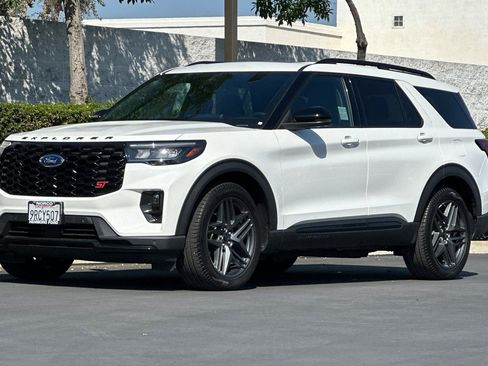 Used 2025 Ford Explorer ST image 8