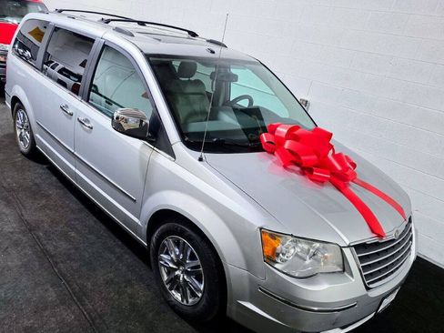 Used 2008 Chrysler Town & Country Limited w/ Entertainment Group #3 FWD image 38