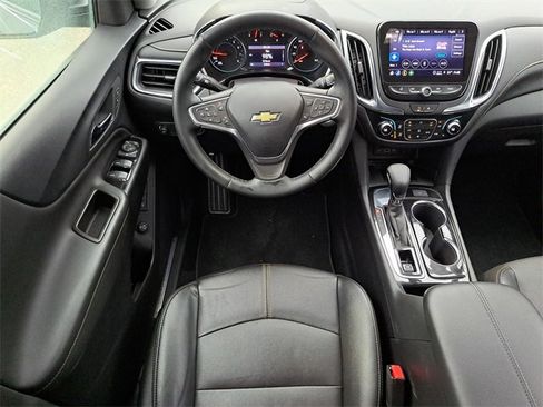 Used 2023 Chevrolet Equinox Premier image 11