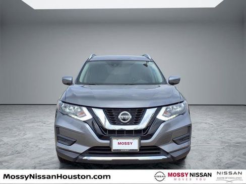 Certified 2019 Nissan Rogue SV image 3