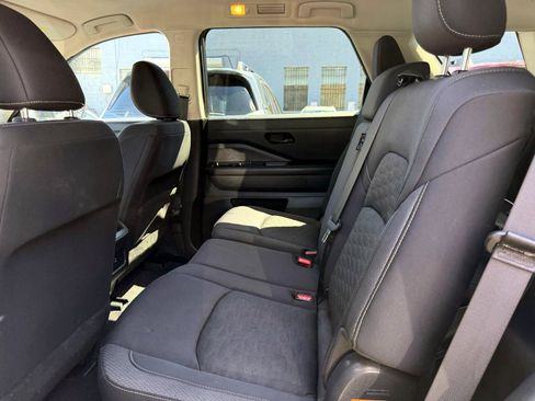 Used 2023 Nissan Pathfinder S AWD/4WD image 10