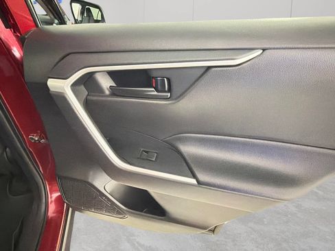 Used 2021 Toyota RAV4 LE FWD image 32