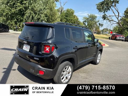 Used 2017 Jeep Renegade Latitude w/ Cold Weather Group AWD/4WD image 3