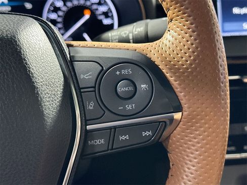 Used 2022 Toyota Avalon Limited image 21