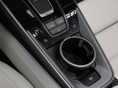 Used 2023 Porsche 911 Carrera image 30