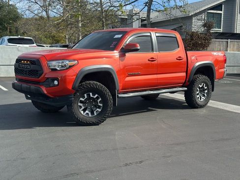 Used 2017 Toyota Tacoma TRD Off-Road w/ Tow Package image 1