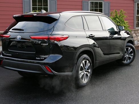 Used 2022 Toyota Highlander XLE image 5