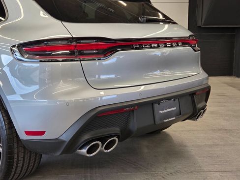 Certified 2026 Porsche Macan AWD/4WD image 8