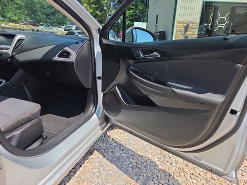 Used 2018 Chevrolet Cruze LS FWD image 17
