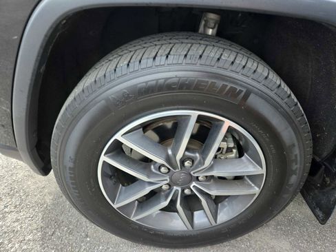 Used 2019 Jeep Grand Cherokee Limited w/ Luxury Group II image 8