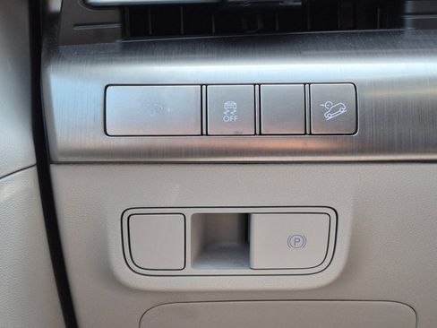 Used 2025 Hyundai Kona SEL FWD image 15
