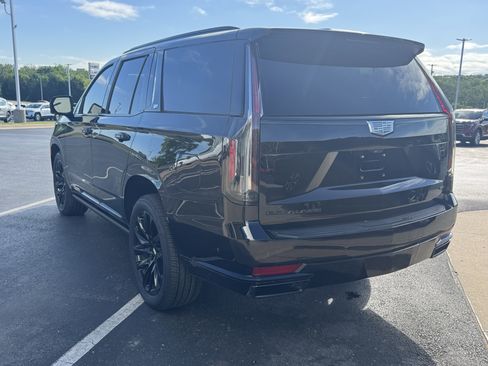 Used 2023 Cadillac Escalade Sport w/ LPO, ONYX Package AWD/4WD image 3