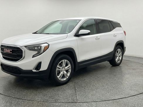 Used 2024 GMC Terrain SLE FWD image 3