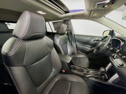 Certified 2022 Toyota Corolla Cross XLE image 28