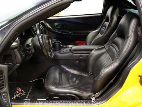 Used 2004 Chevrolet Corvette Convertible w/ Preferred Equipment Group RWD image 39
