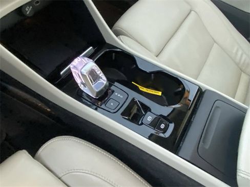 Used 2023 Volvo XC40 B4 Plus w/ Driver Assist Package image 10