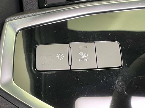 New 2025 Audi Q3 2.0T Premium image 36