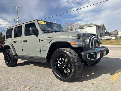 Used 2022 Jeep Wrangler Unlimited Sahara w/ Cold Weather Group image 4