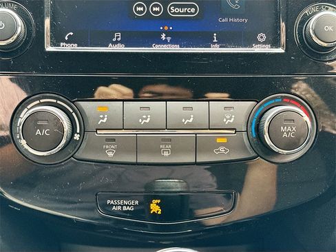 Used 2018 Nissan Rogue S image 16