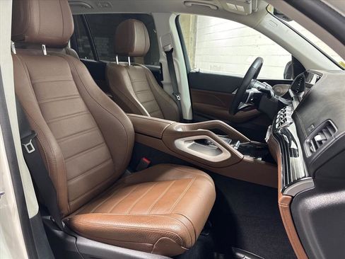 Used 2024 Mercedes-Benz GLS 450 4MATIC image 28