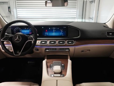New 2026 Mercedes-Benz GLS 450 4MATIC image 18