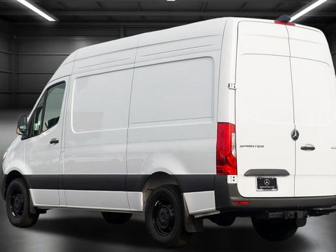 Used 2025 Mercedes-Benz Sprinter 2500 image 9