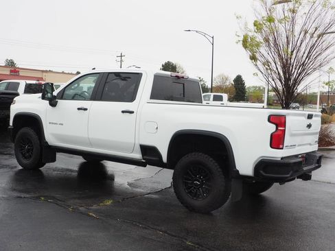 Used 2025 Chevrolet Silverado 2500 ZR2 w/ Technology Package AWD/4WD image 7