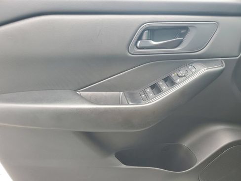 Used 2024 Nissan Rogue S FWD image 20