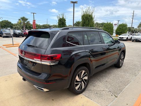 Used 2025 Volkswagen Atlas SE FWD image 12