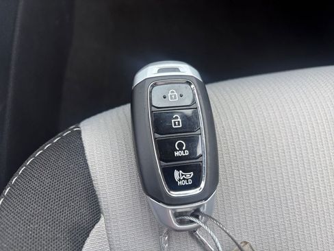 Used 2025 Hyundai Venue SEL image 21