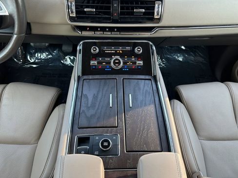 Used 2023 Lincoln Navigator Reserve image 12