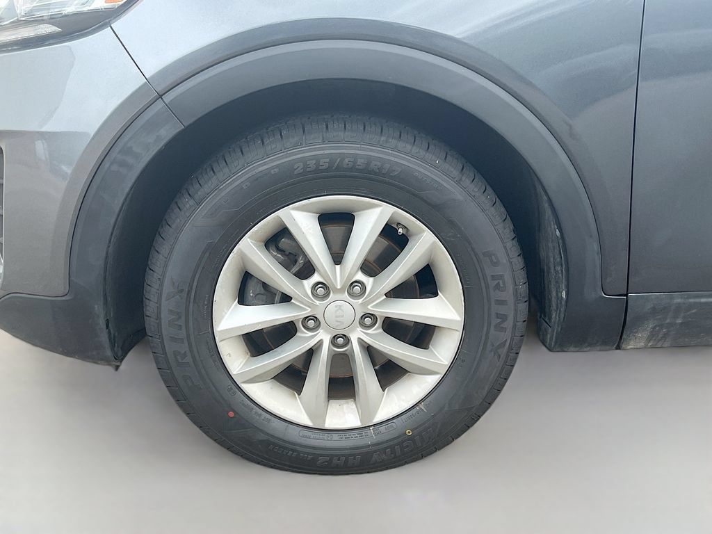 Used 2019 Kia Sorento S FWD image 29
