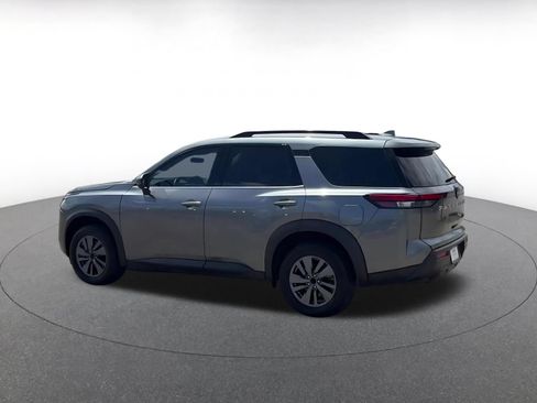 Used 2025 Nissan Pathfinder SV FWD image 8